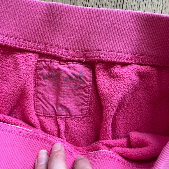 Velvet by Graham & Spencer Zuma Fleece Sweatpants & Matching Sweatshirt - Picture 3 of 7